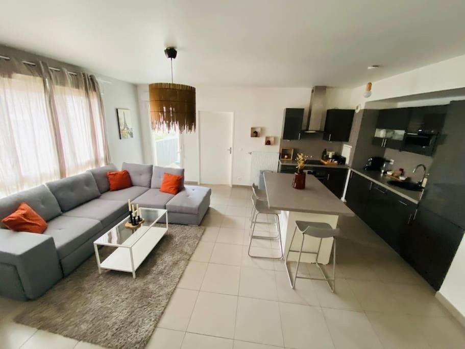 Grand Appt Proche Paris Parking Apartment Aubervilliers Exterior photo